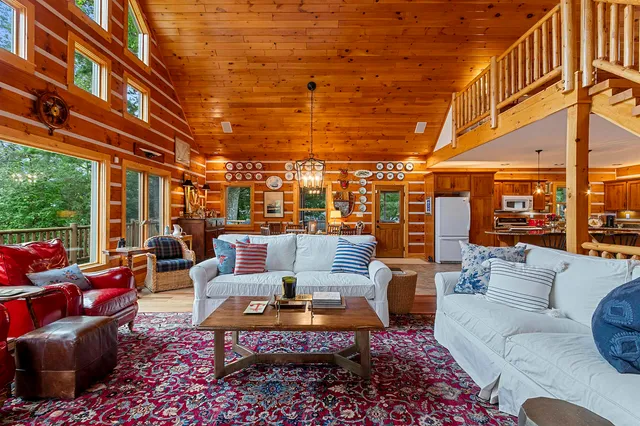 $1,150,000 | N8234 Oak Lane, Crivitz, WI 54114