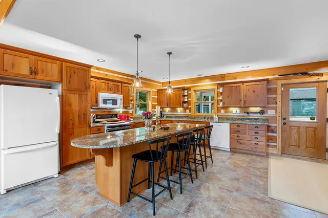 $1,150,000 | N8234 Oak Lane, Crivitz, WI 54114