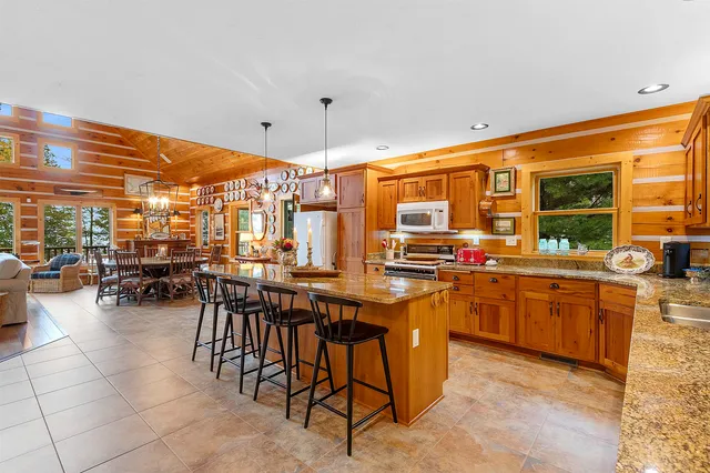 $1,150,000 | N8234 Oak Lane, Crivitz, WI 54114