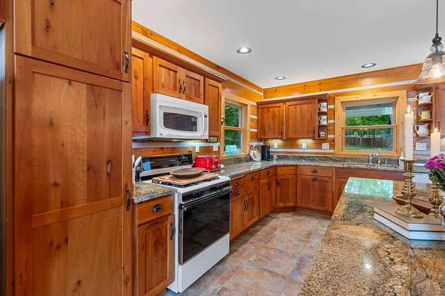 $1,150,000 | N8234 Oak Lane, Crivitz, WI 54114