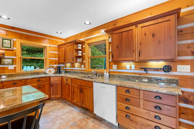 $1,150,000 | N8234 Oak Lane, Crivitz, WI 54114