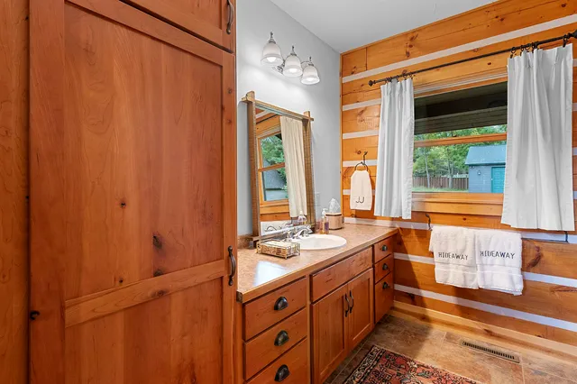 $1,150,000 | N8234 Oak Lane, Crivitz, WI 54114