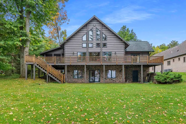 $1,150,000 | N8234 Oak Lane, Crivitz, WI 54114