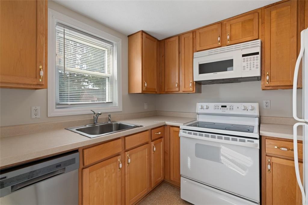 2142 Swallow Hill Road Pittsburgh, PA 15220 - Photo 8 of 16 Gallery Image 8