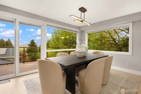 $1,599,998 | 13720 94th Avenue Northeast, Kirkland, WA 98034