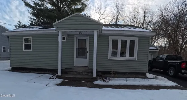 $2,600 | 190 Church Road, Guilderland, NY 12203