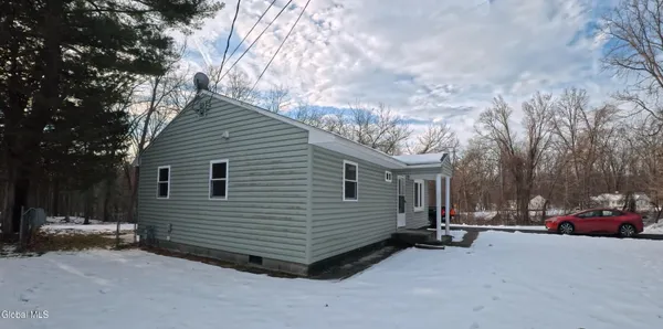 $2,600 | 190 Church Road, Guilderland, NY 12203