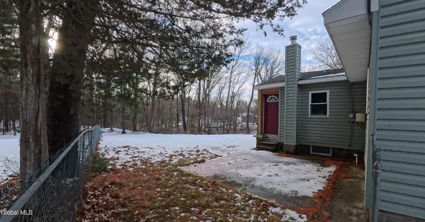 $2,600 | 190 Church Road, Guilderland, NY 12203