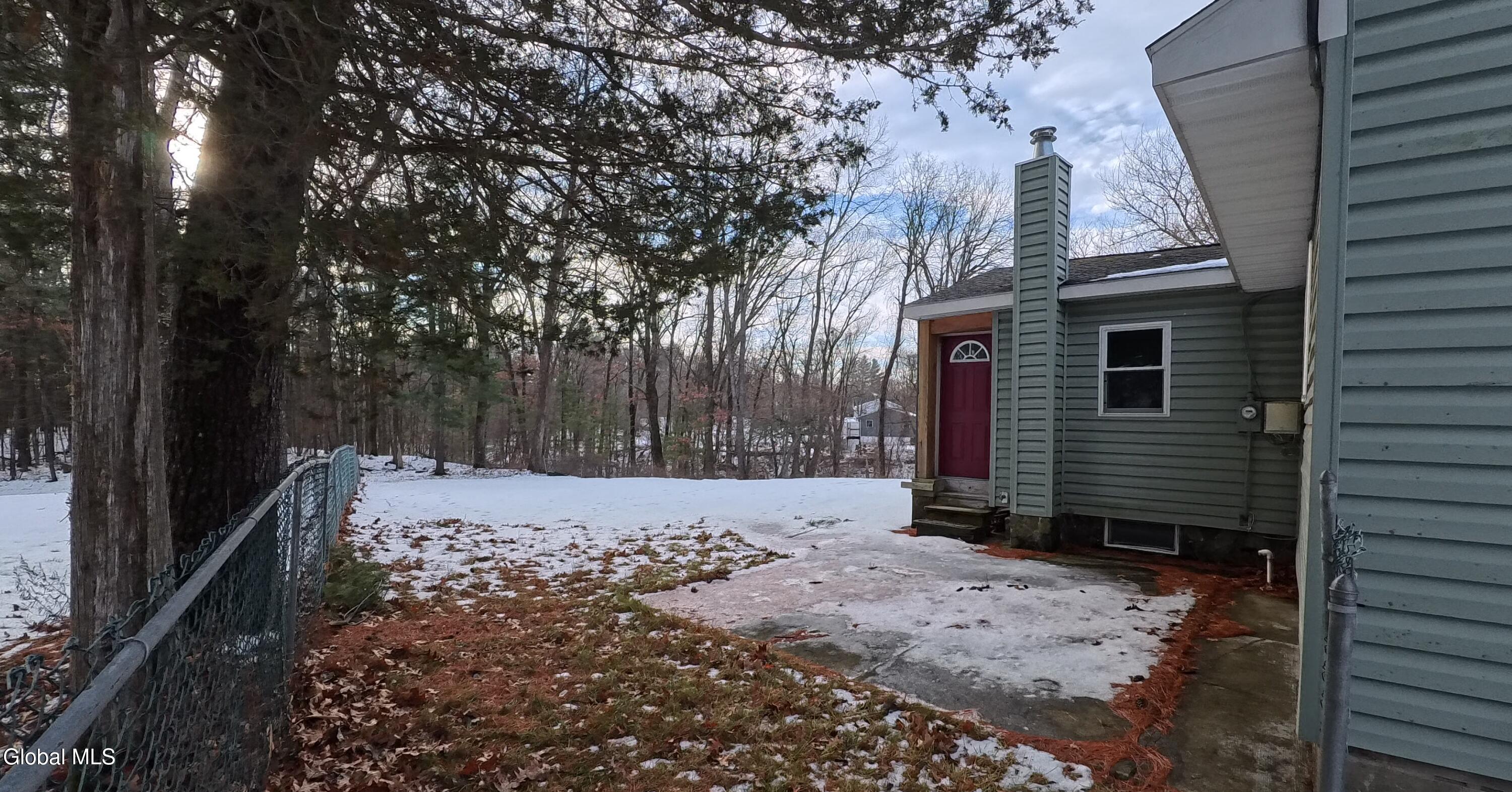 190 Church Road Guilderland, NY 12203 - Photo 5 of 18 SideYard