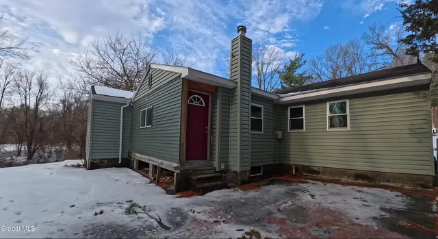 $2,600 | 190 Church Road, Guilderland, NY 12203