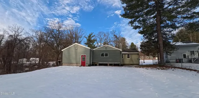 $2,600 | 190 Church Road, Guilderland, NY 12203