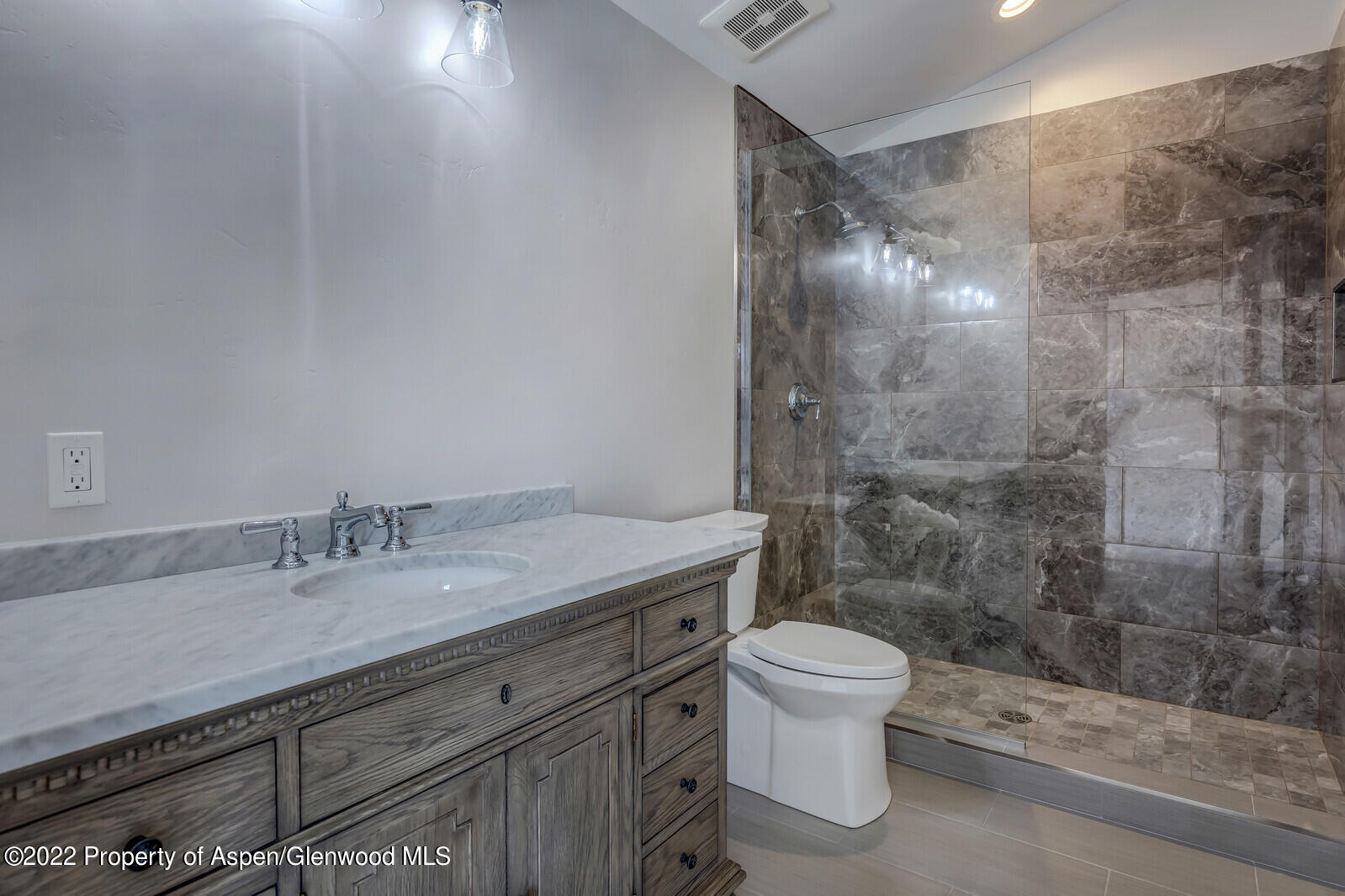 700 Perry Ridge Carbondale, CO 81623 - Photo 15 of 26 Upstairs Bathroom