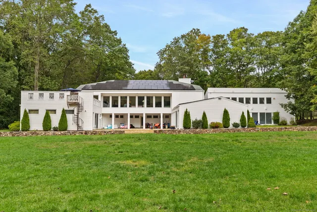 $1,375,000 | 7 Hart Road, Guilford, CT 06437