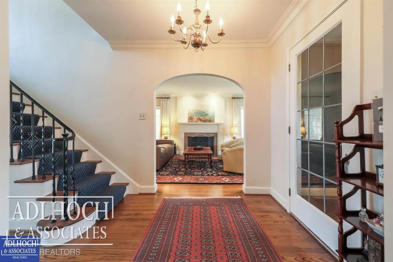 508 Barrington Road Grosse Pointe, MI 48230 - Photo 4 of 39 50070888-3.JPG