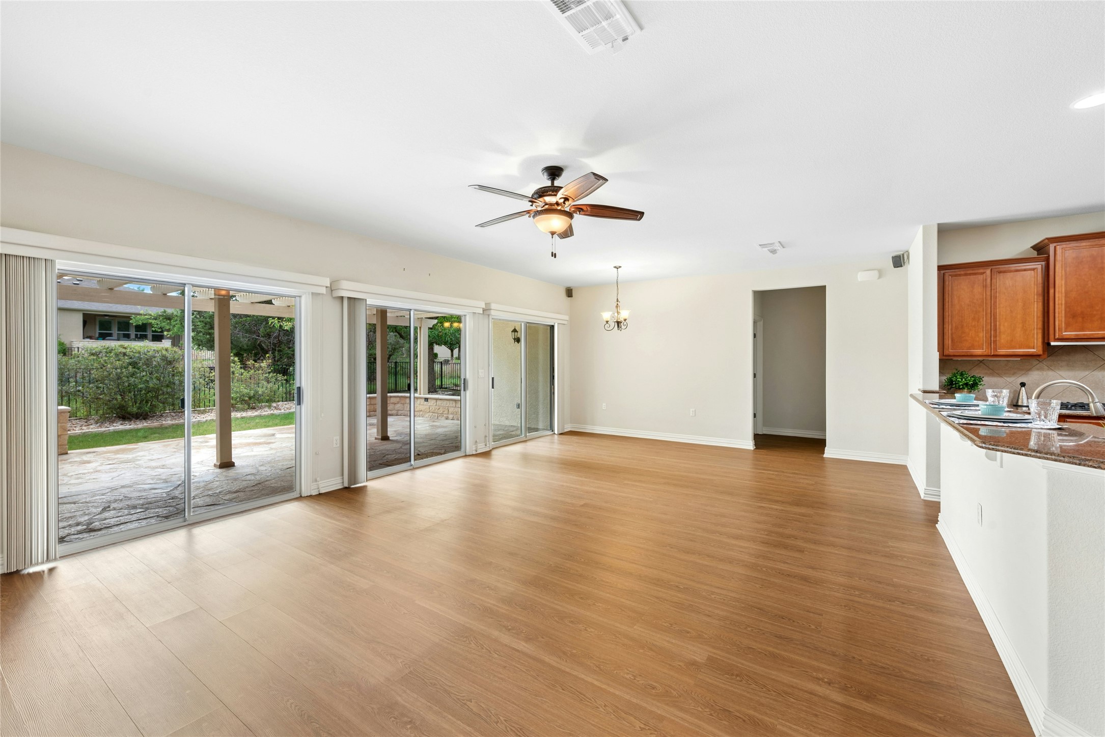 227 Duck Creek Lane Georgetown, TX 78633 - Photo 10 of 40 Living Room