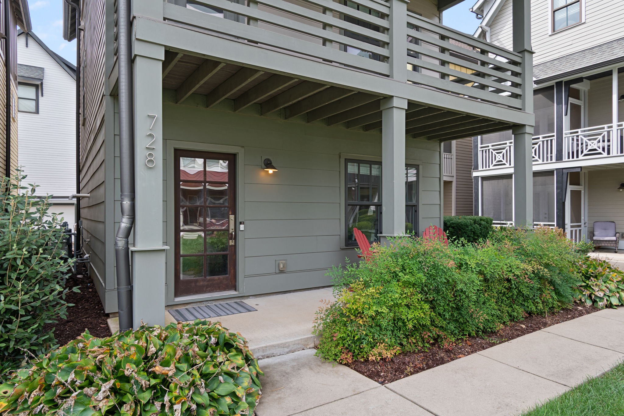 728 Centerpoint Lane Nashville, TN 37209 - Photo 5 of 45 front view of a house with a small porch
