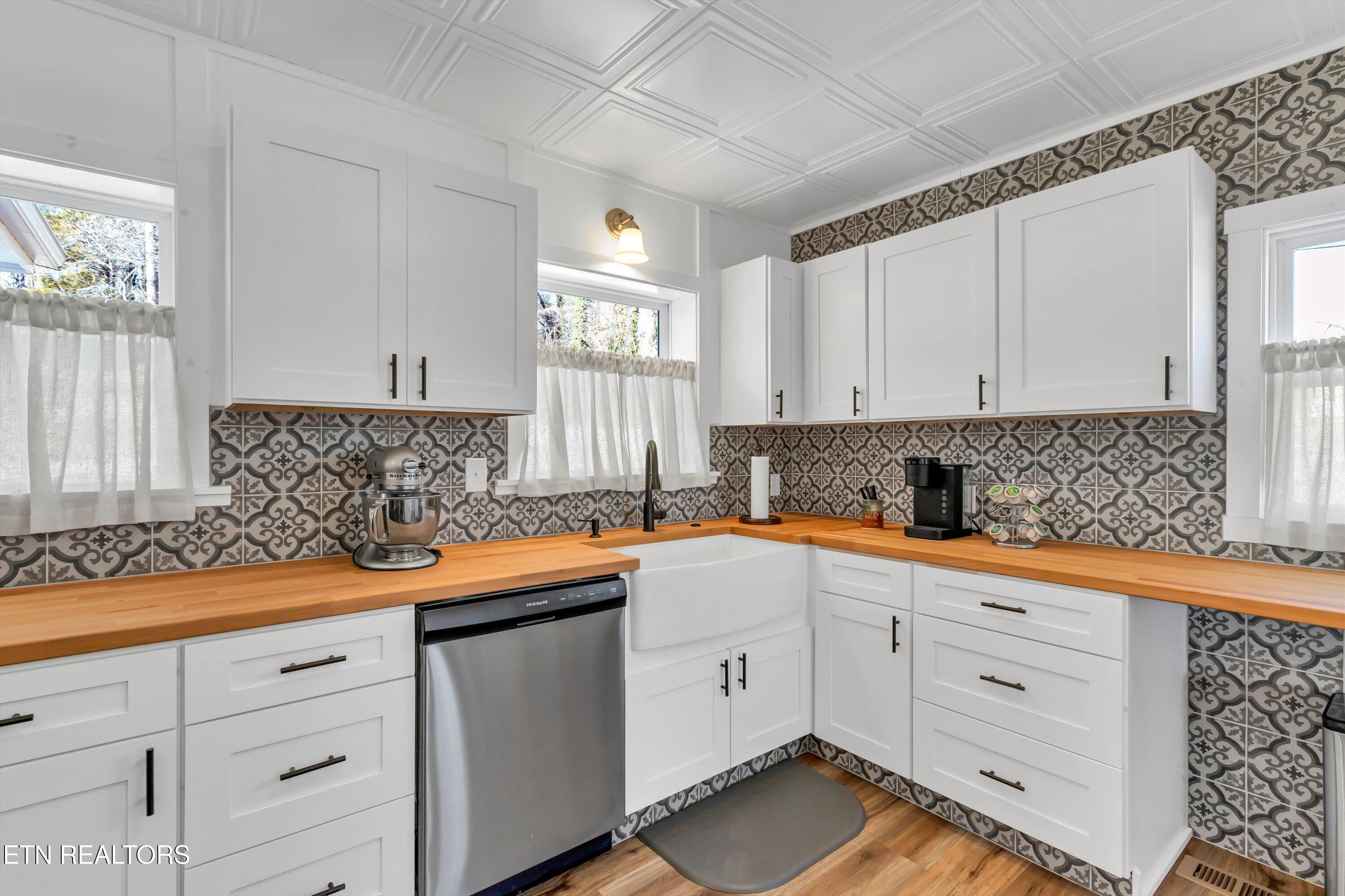 201 Outer Drive Oak Ridge, TN 37830 - Photo 13 of 27 10-201 Outer Dr-10