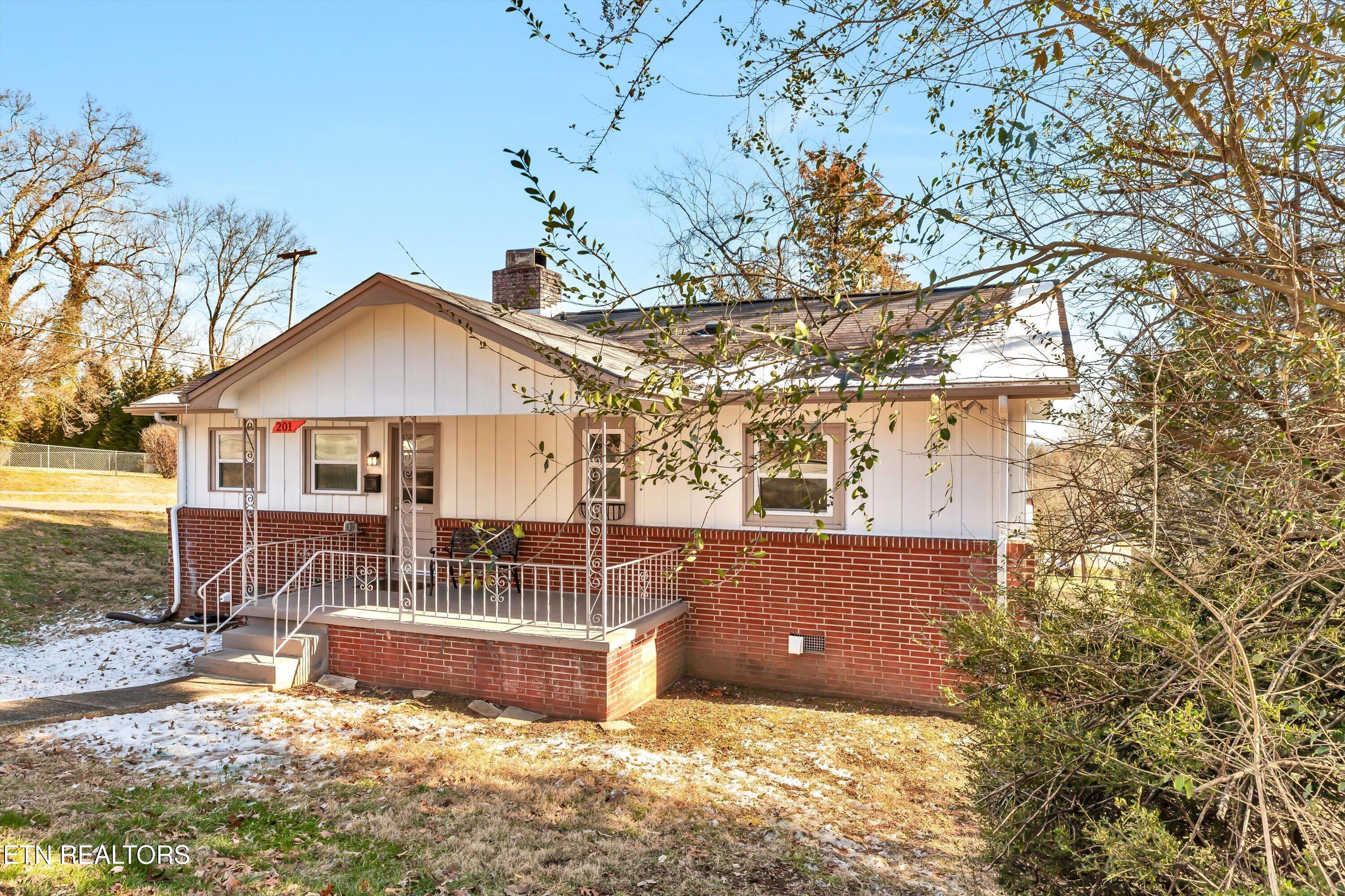 201 Outer Drive Oak Ridge, TN 37830 - Photo 4 of 27 03-201 Outer Dr-3