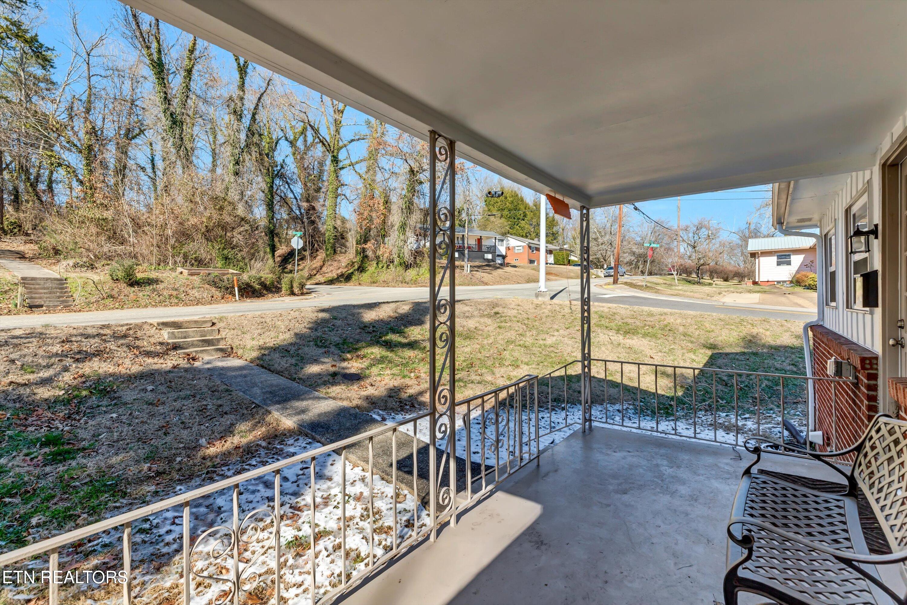 201 Outer Drive Oak Ridge, TN 37830 - Photo 5 of 27 05-201 Outer Dr-5