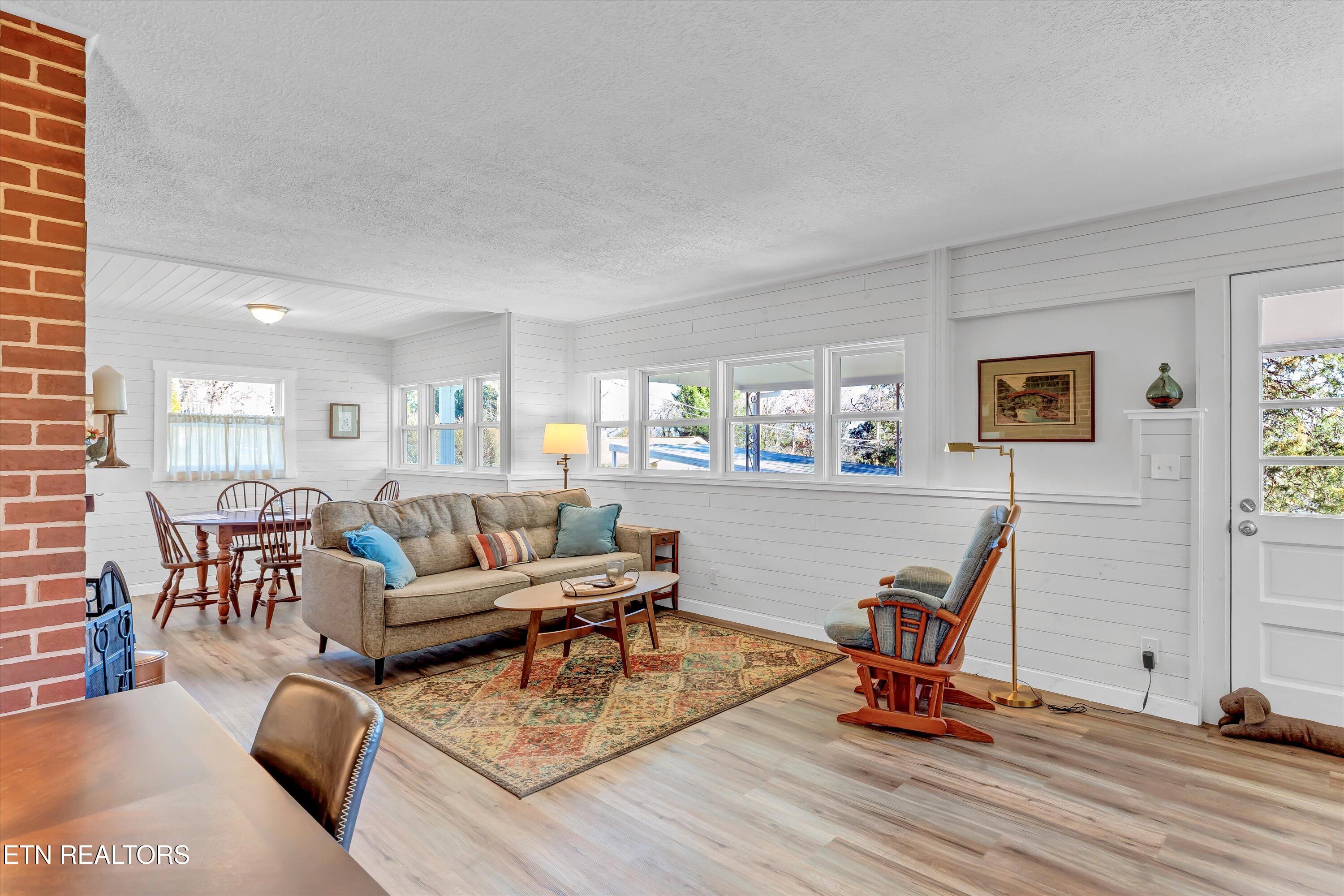 201 Outer Drive Oak Ridge, TN 37830 - Photo 6 of 27 15-201 Outer Dr-15