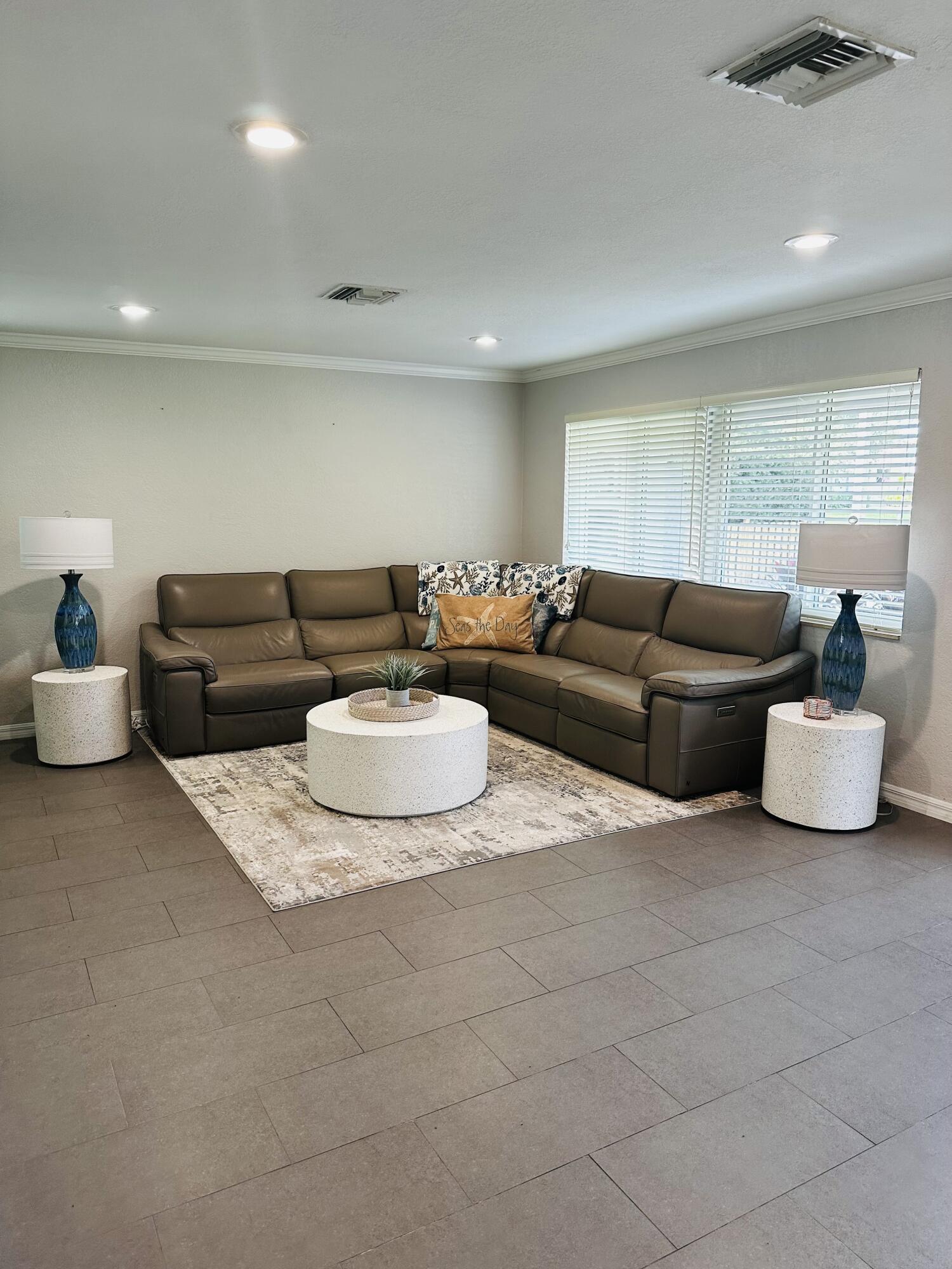 2500 Northeast 9th Street Pompano Beach, FL 33062 - Photo 5 of 10 IMG_6360