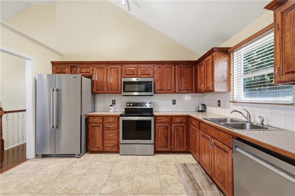 7902 Spring Valley Road Raytown, MO 64138 - Photo 6 of 24