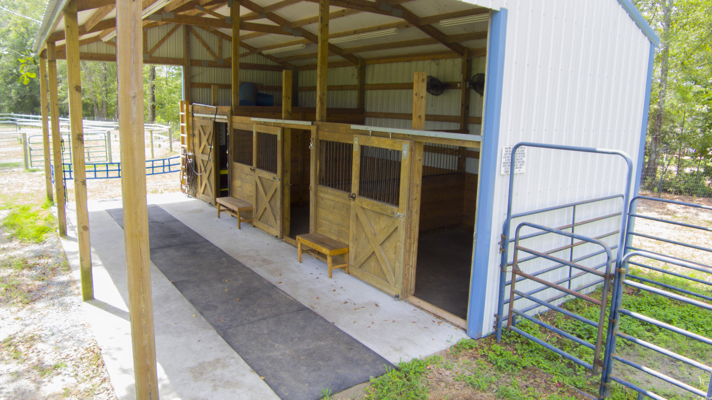 4455 Red Oak Road Cottageville, SC 29435 - Photo 27 of 41 Barn
