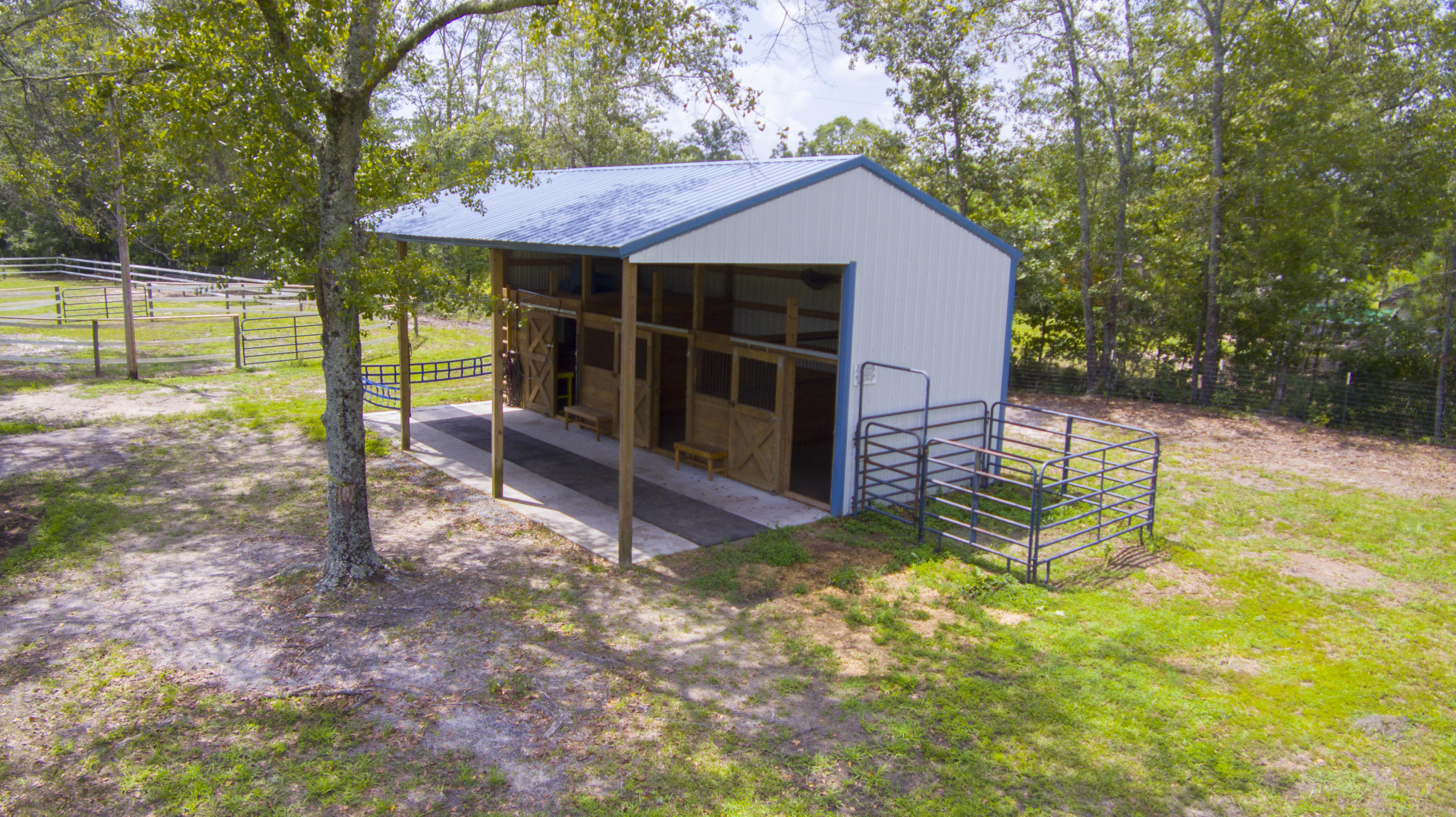 4455 Red Oak Road Cottageville, SC 29435 - Photo 6 of 41 Horse Barn