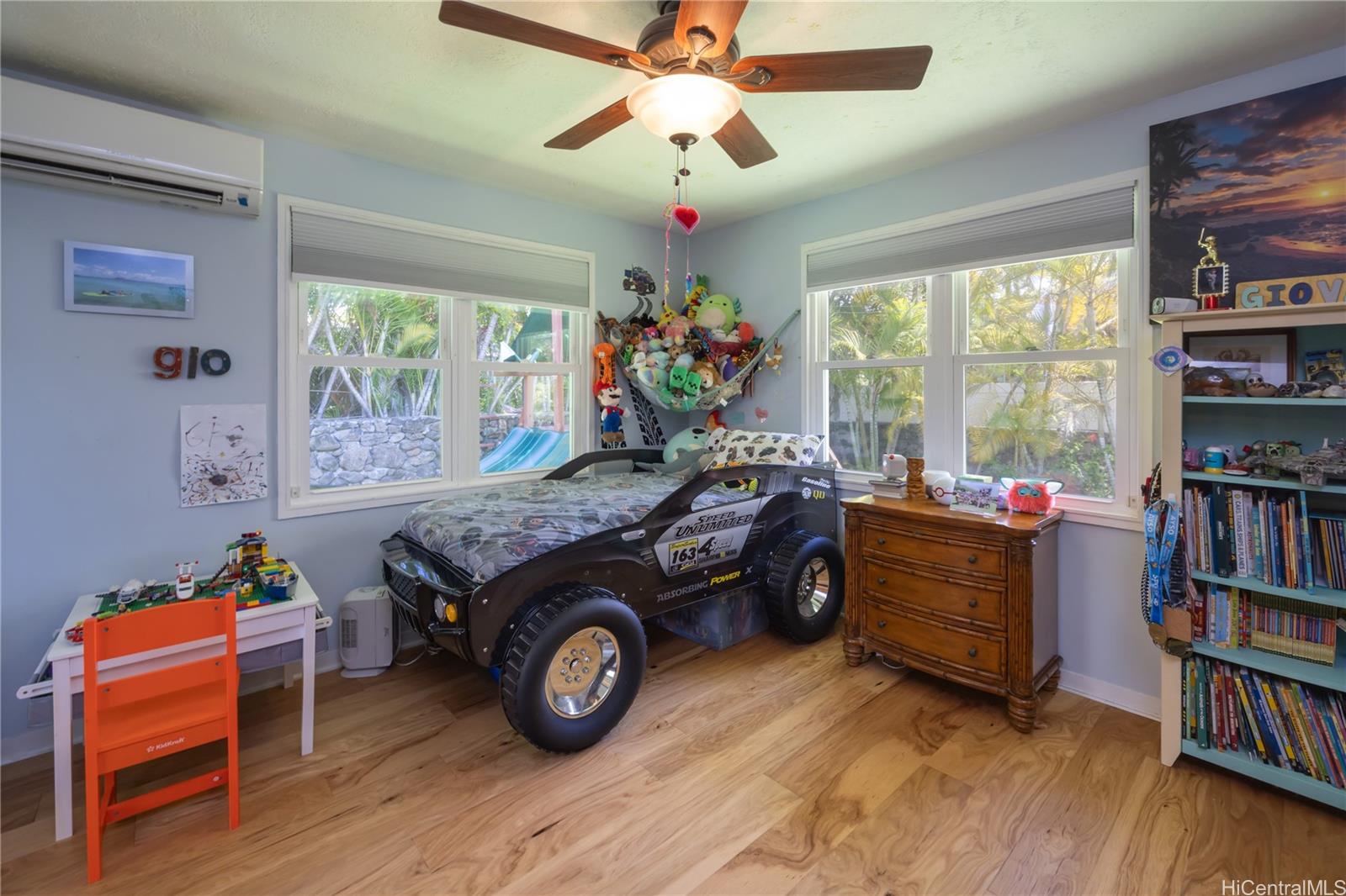 409 Wanaao Road Kailua, HI 96734 - Photo 11 of 25 a bedroom with furniture window and book shelf