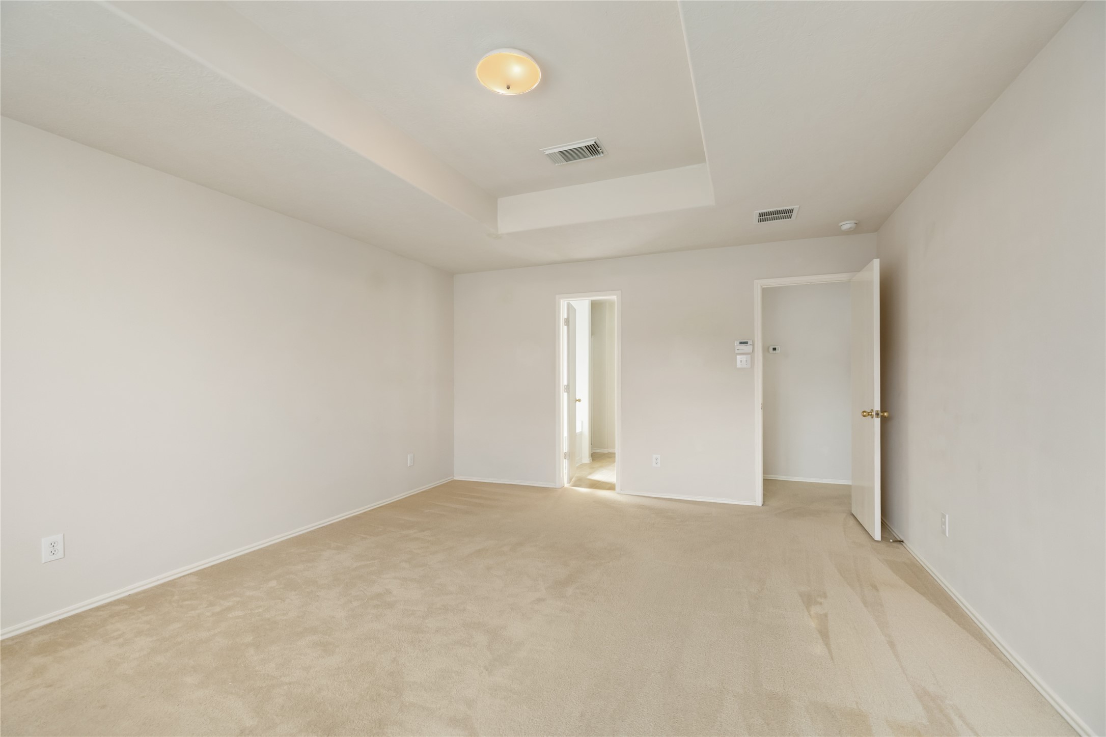9339 Canady Park Lane Houston, TX 77075 - Photo 23 of 44 Large Primary Bedroom with Ensuite and Walk-in Closet