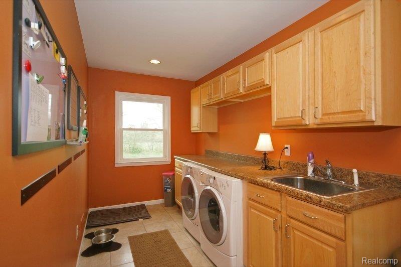 9382 Spencer Road South Lyon, MI 48178 - Photo 19 of 23 Laundry