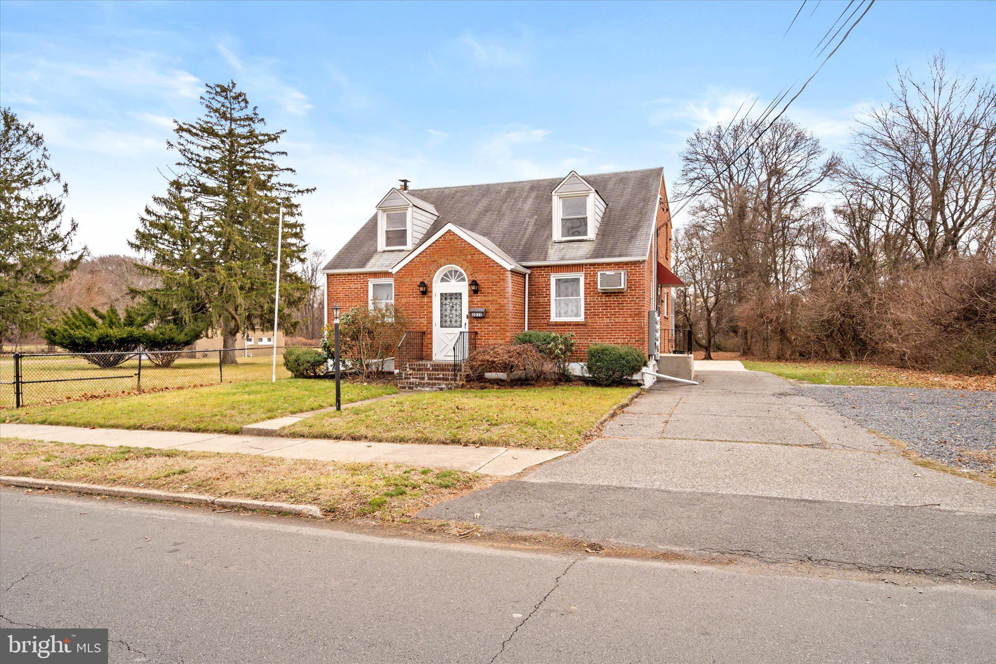 Welcome to 2035 Hamilton Ave.