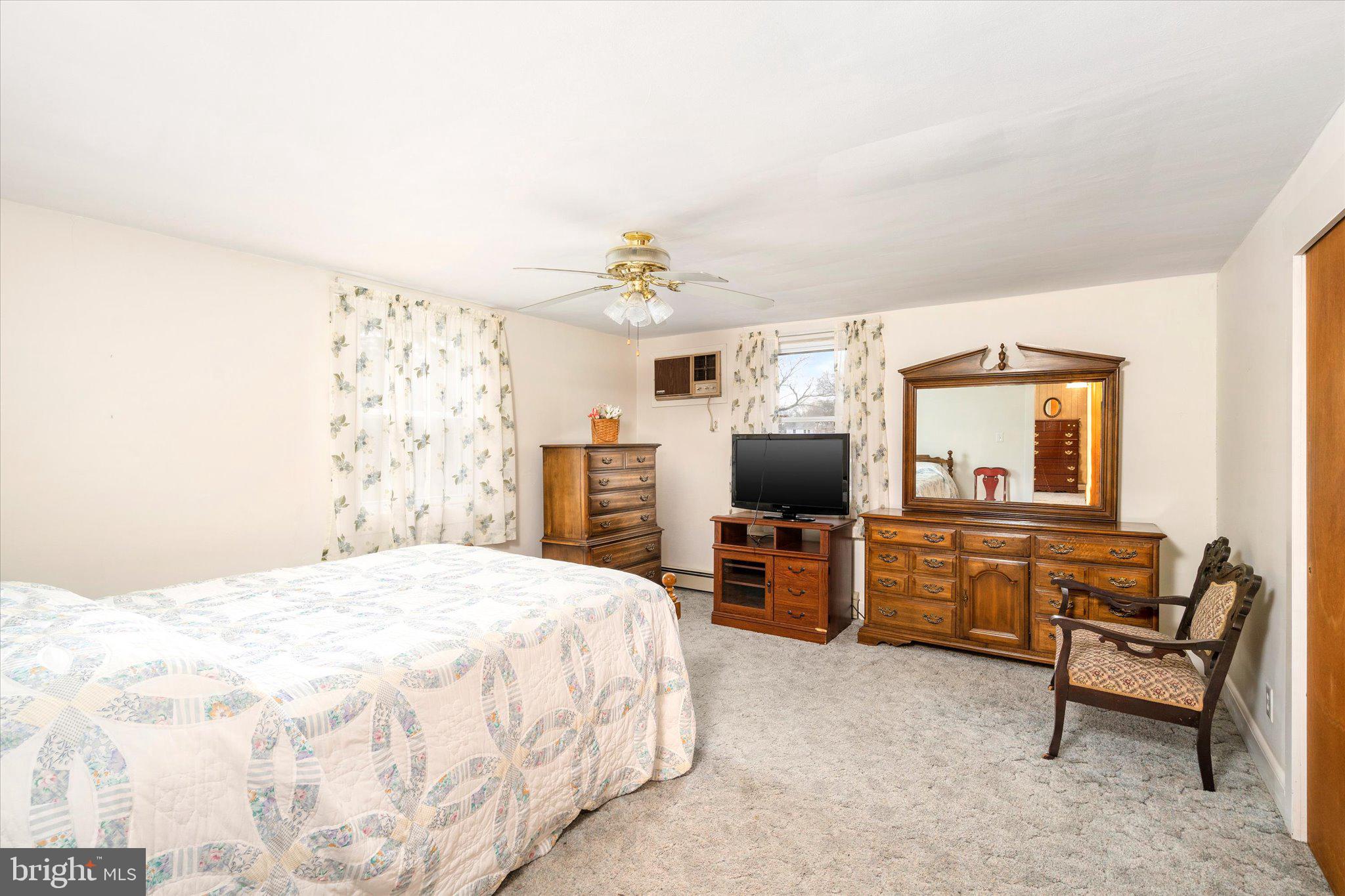 2035 Hamilton Avenue Hamilton, NJ 08619 - Photo 11 of 53 Primary bedroom