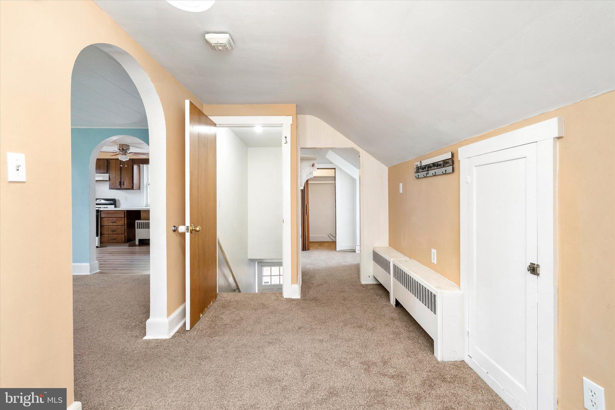 2035 Hamilton Avenue Hamilton, NJ 08619 - Photo 22 of 53 sitting area