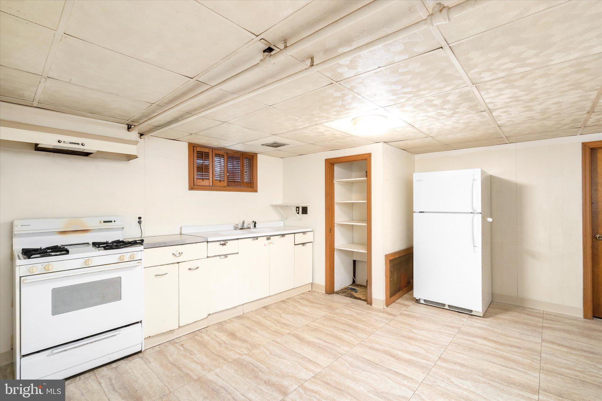 2035 Hamilton Avenue Hamilton, NJ 08619 - Photo 36 of 53 unit 3 Kitchen