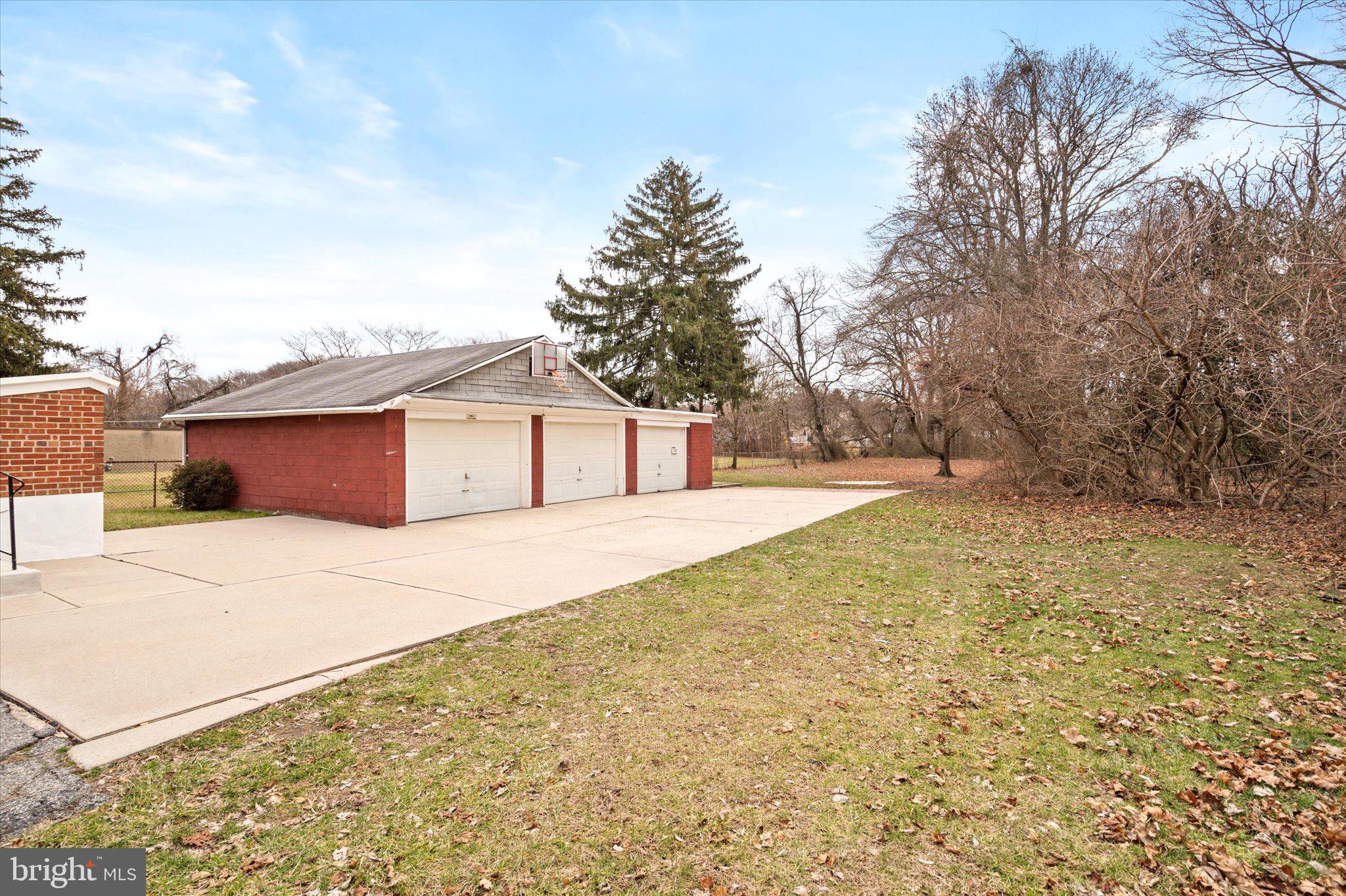 2035 Hamilton Avenue Hamilton, NJ 08619 - Photo 42 of 53 3 bay garage