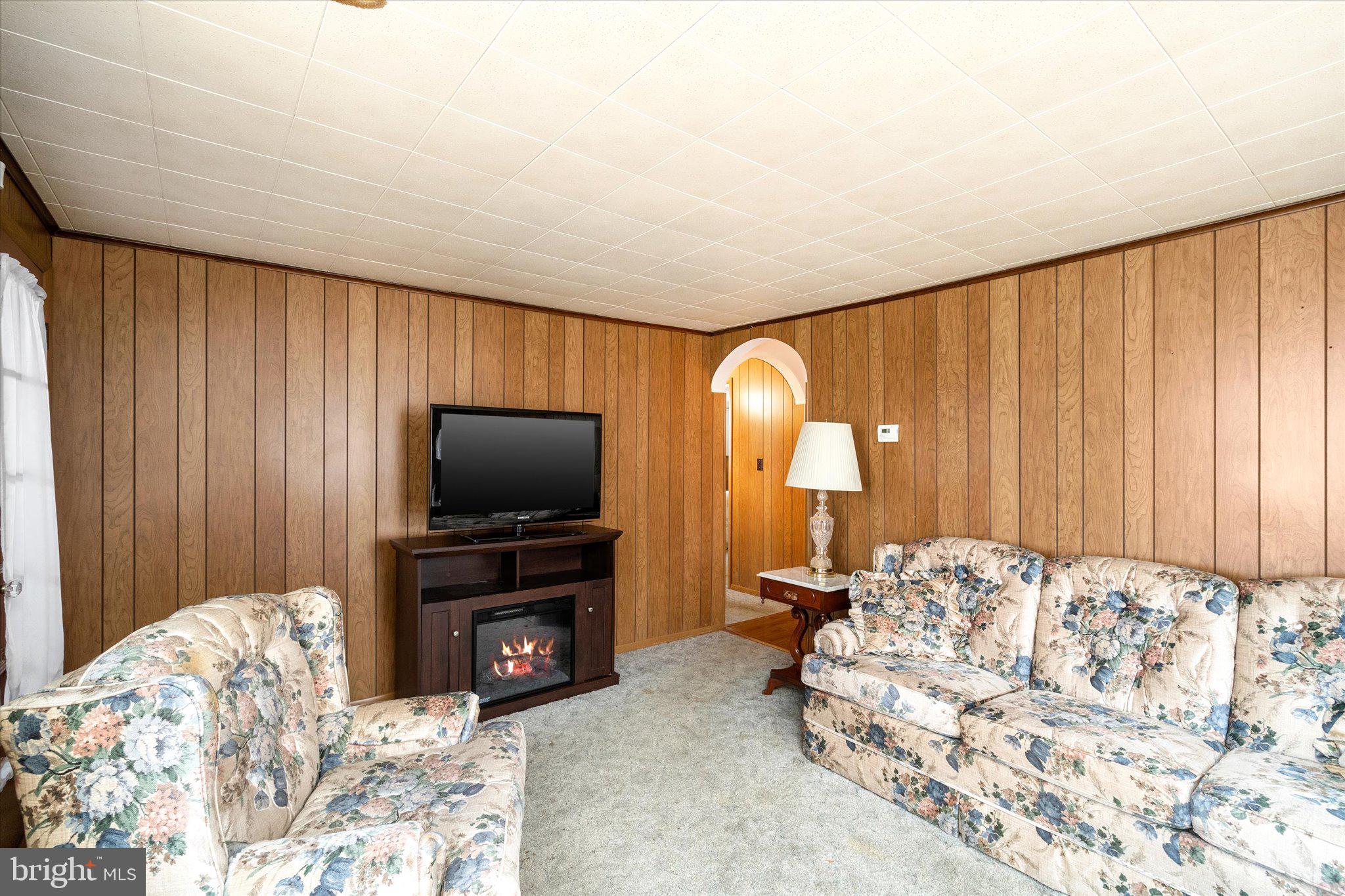 2035 Hamilton Avenue Hamilton, NJ 08619 - Photo 5 of 53 living room