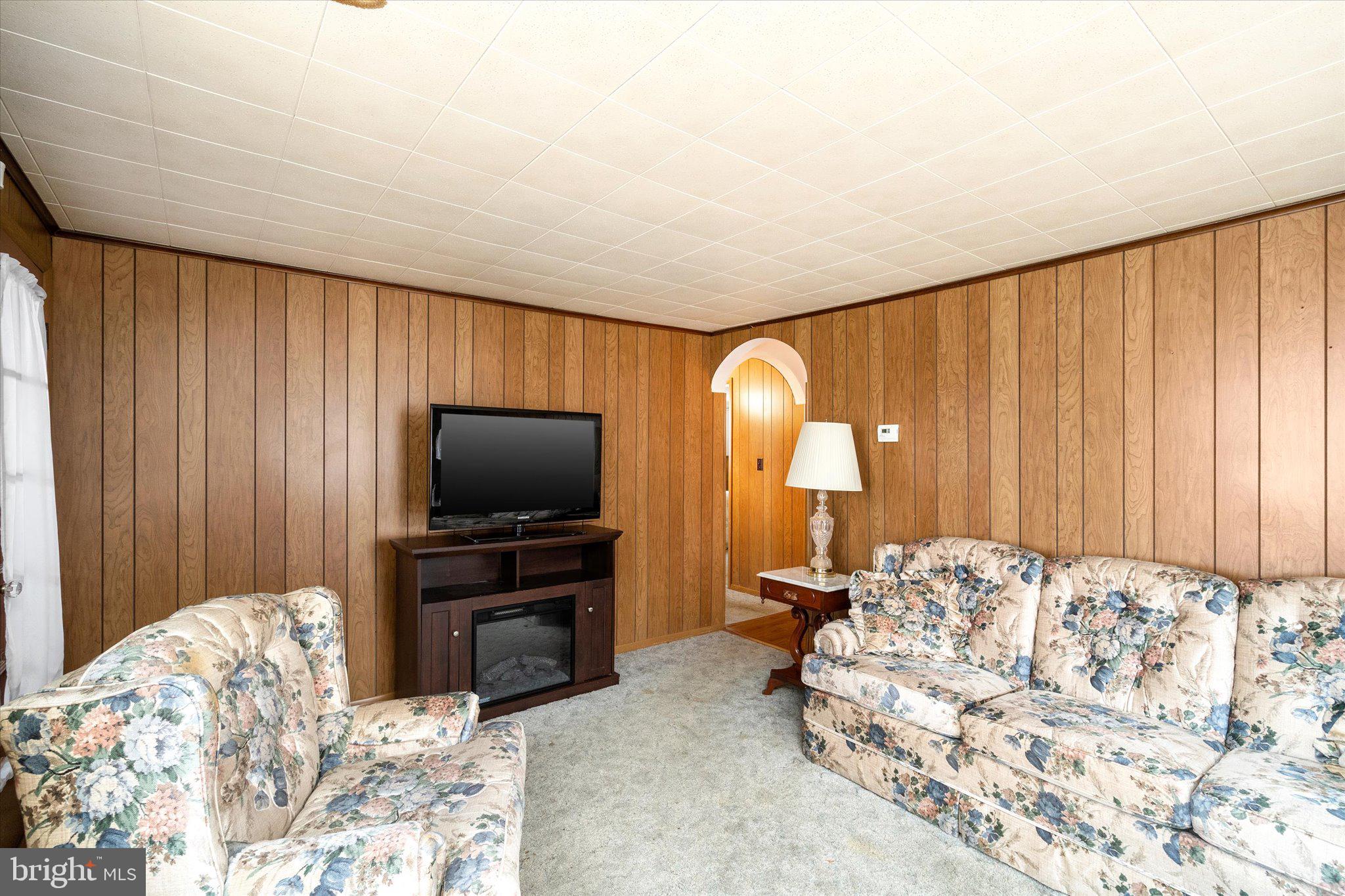 2035 Hamilton Avenue Hamilton, NJ 08619 - Photo 6 of 53 living room