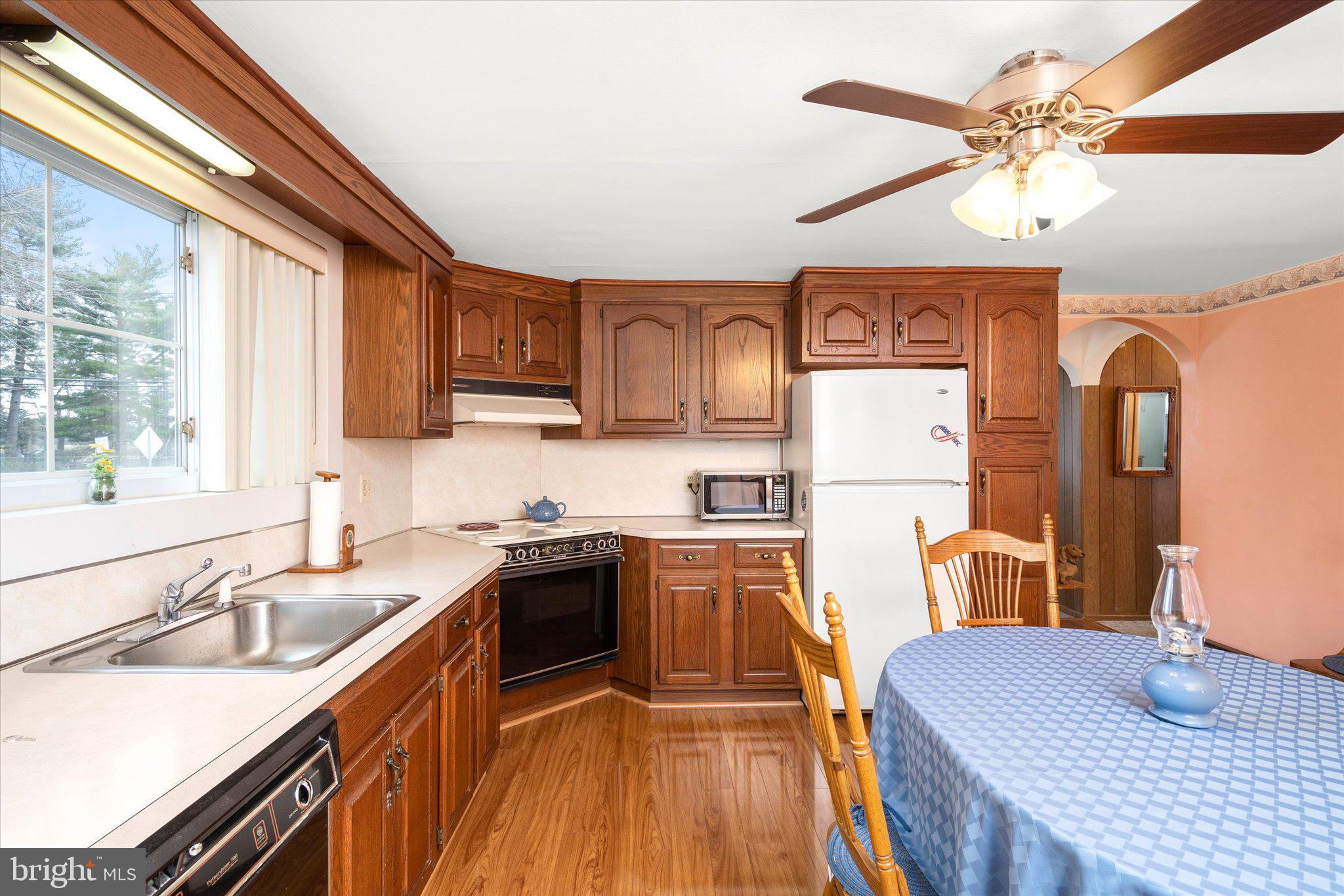 2035 Hamilton Avenue Hamilton, NJ 08619 - Photo 9 of 53 Kitchen