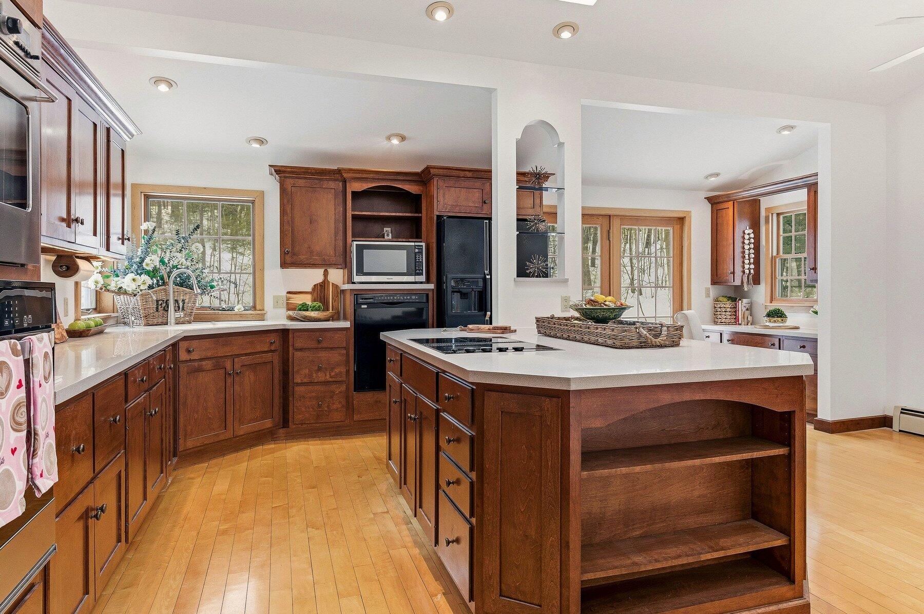 31 Clay Hill Road York, ME 03902 - Photo 8 of 34 Spacious Island