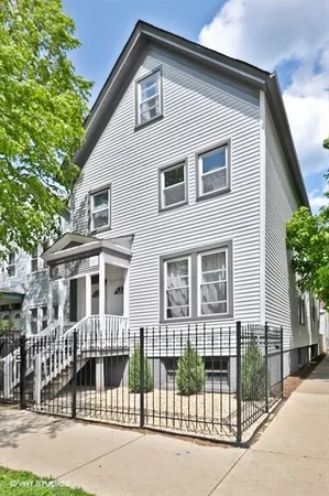 $3,400 | 1701 North Maplewood Avenue, Unit 1, Chicago, IL 60647