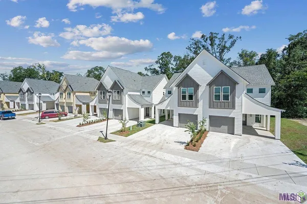 $2,800 | 601 Lake Shelf Drive, Baton Rouge, LA 70820