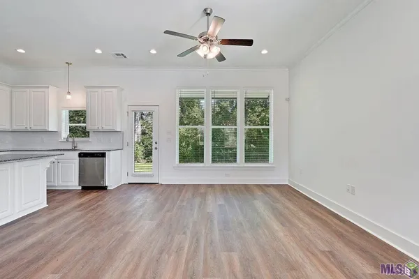 $2,800 | 601 Lake Shelf Drive, Baton Rouge, LA 70820