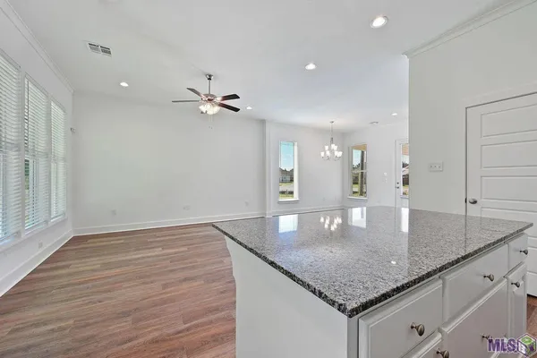 $2,800 | 601 Lake Shelf Drive, Baton Rouge, LA 70820