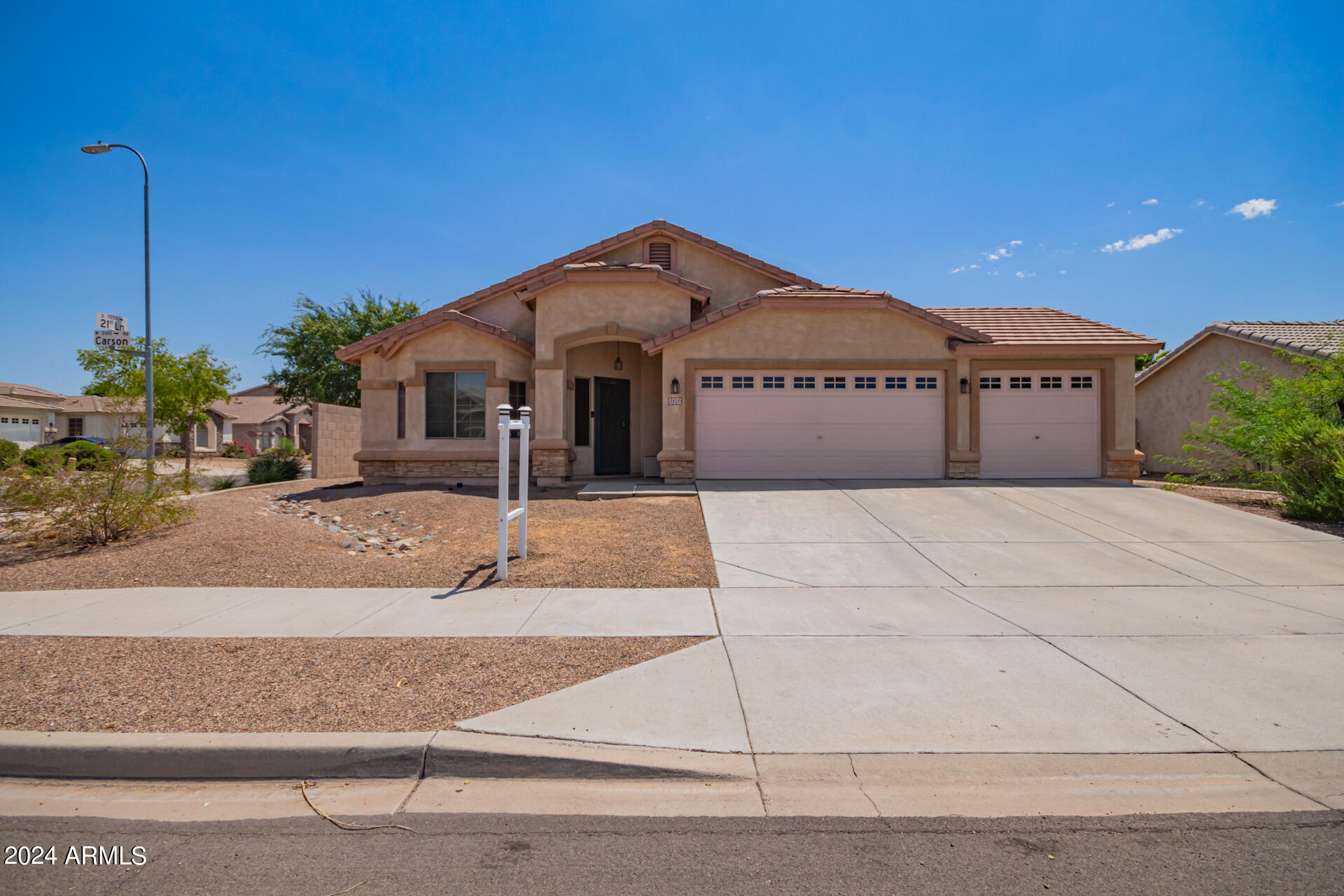 2125 West Carson Road Phoenix, AZ 85041 - Photo 1 of 36 01 - Carson