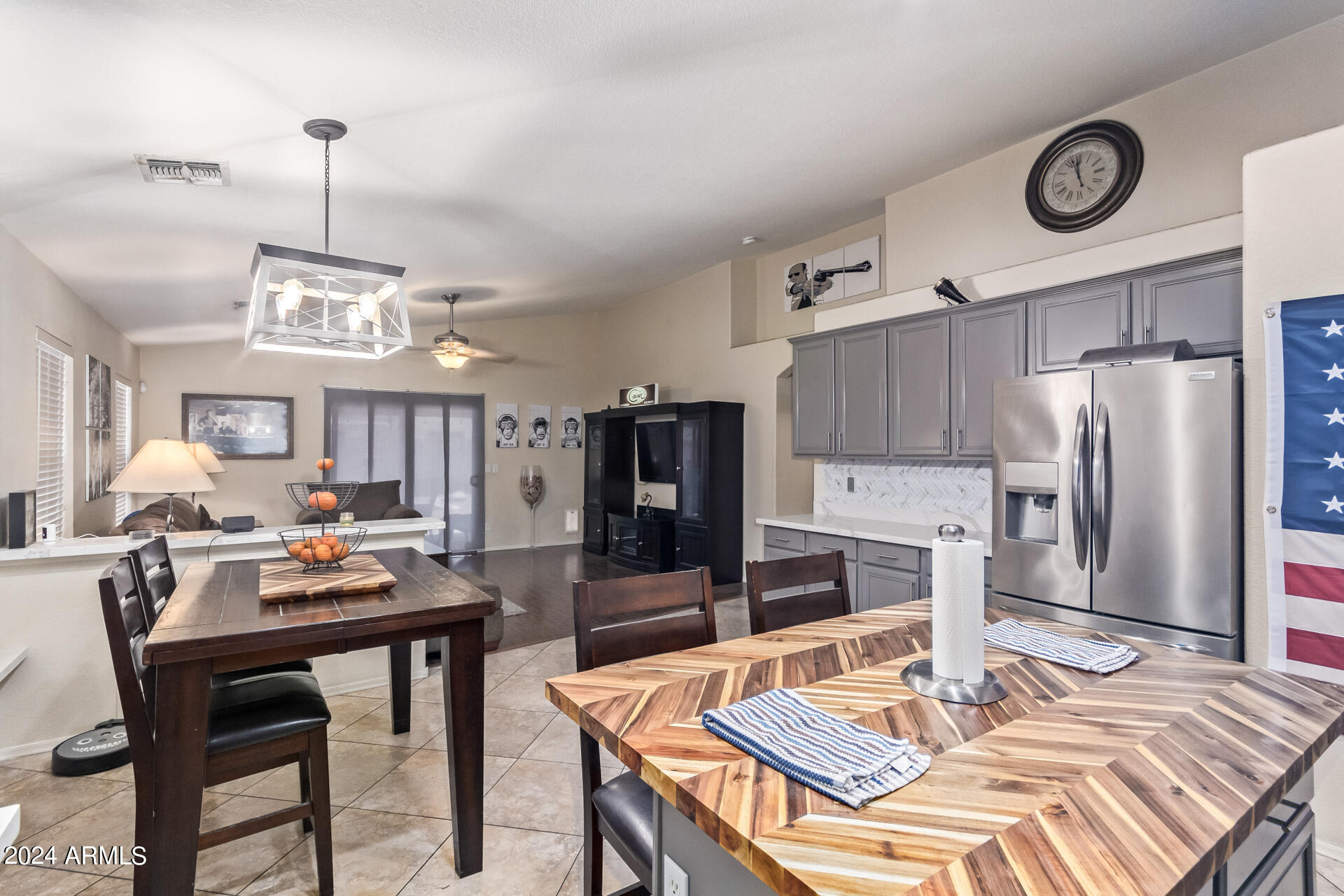 2125 West Carson Road Phoenix, AZ 85041 - Photo 2 of 36 16 - Carson