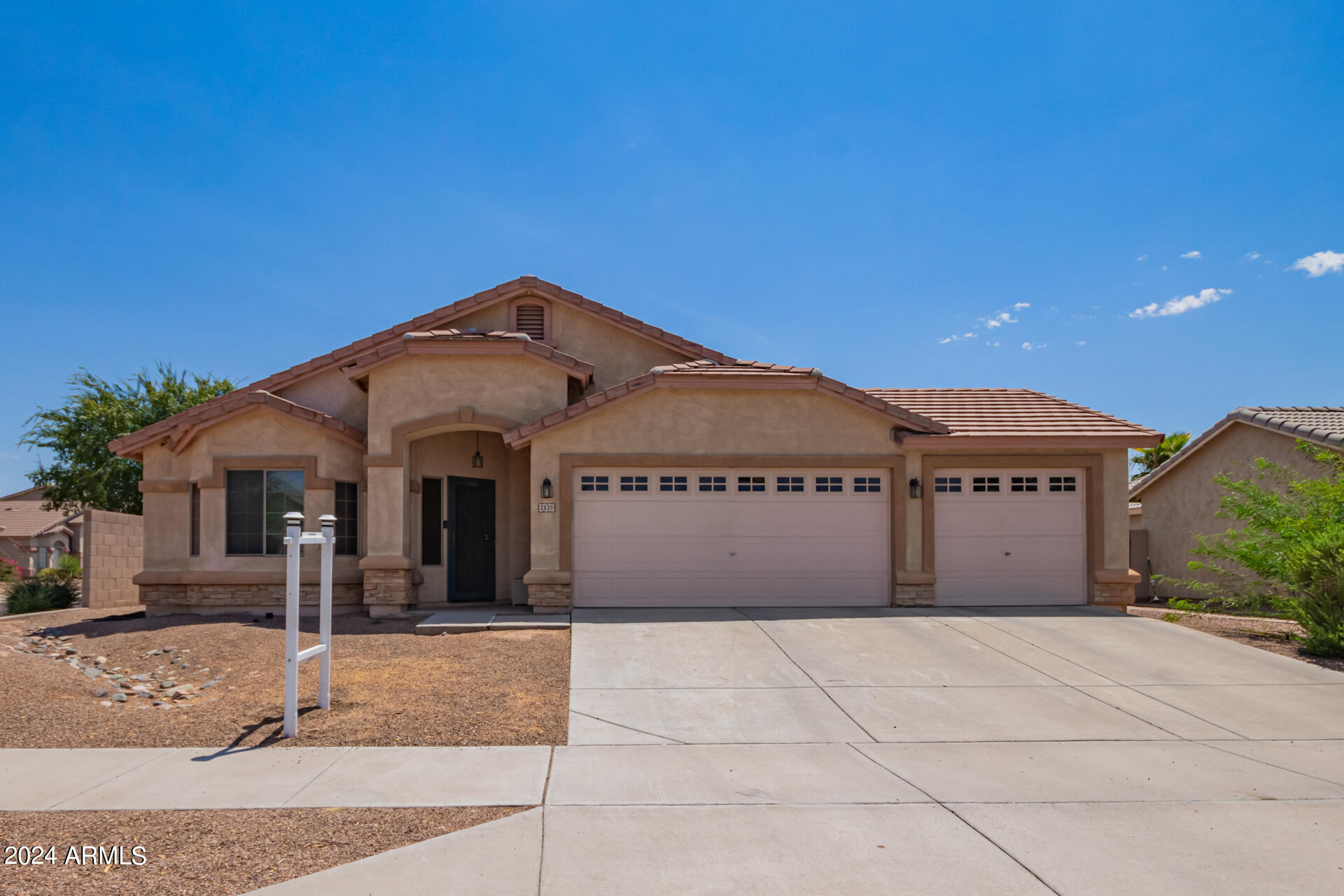 2125 West Carson Road Phoenix, AZ 85041 - Photo 3 of 36 02 - Carson