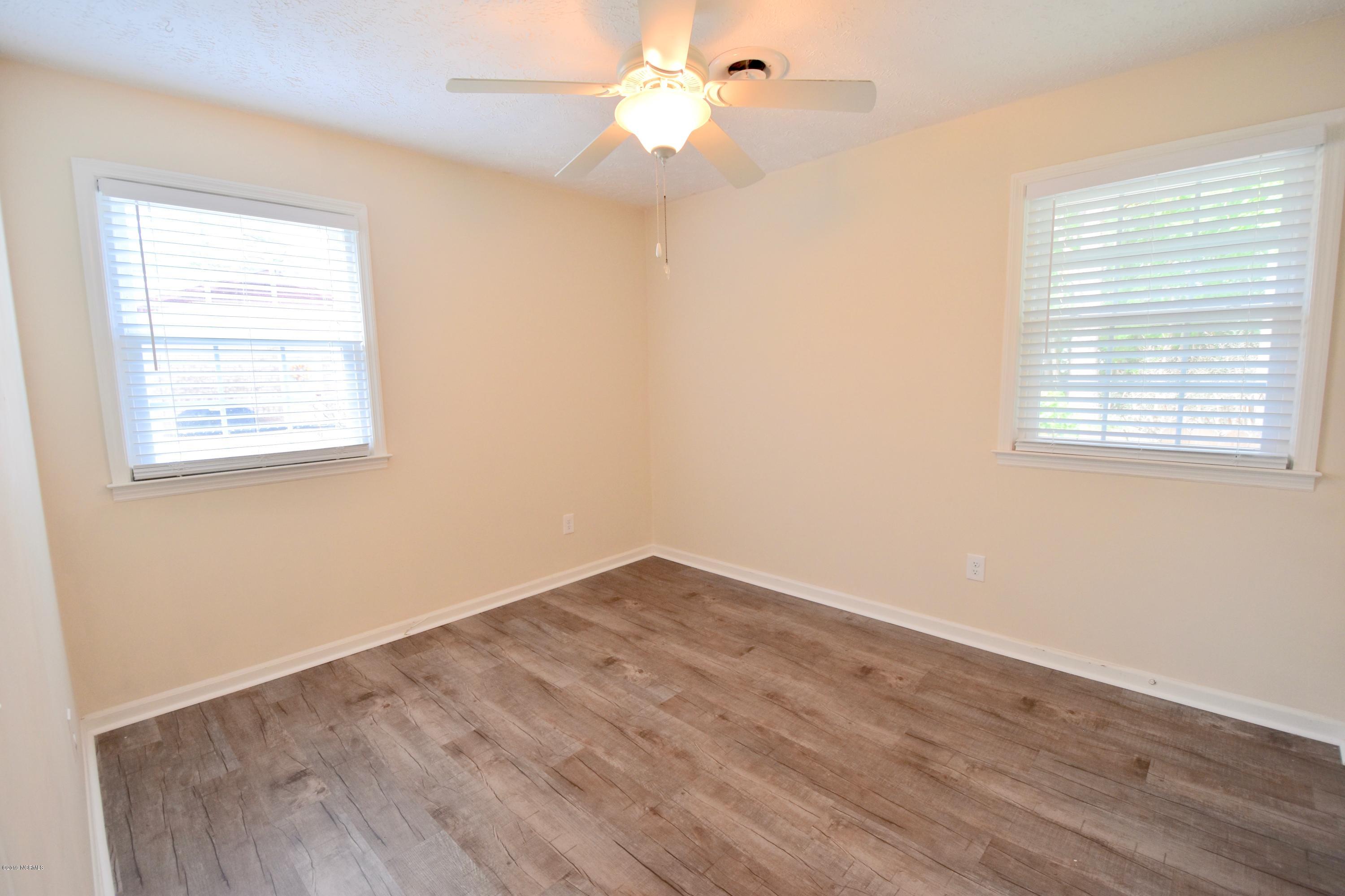 7 Logan Road Castle Hayne, NC 28429 - Photo 17 of 41 Master bedroom