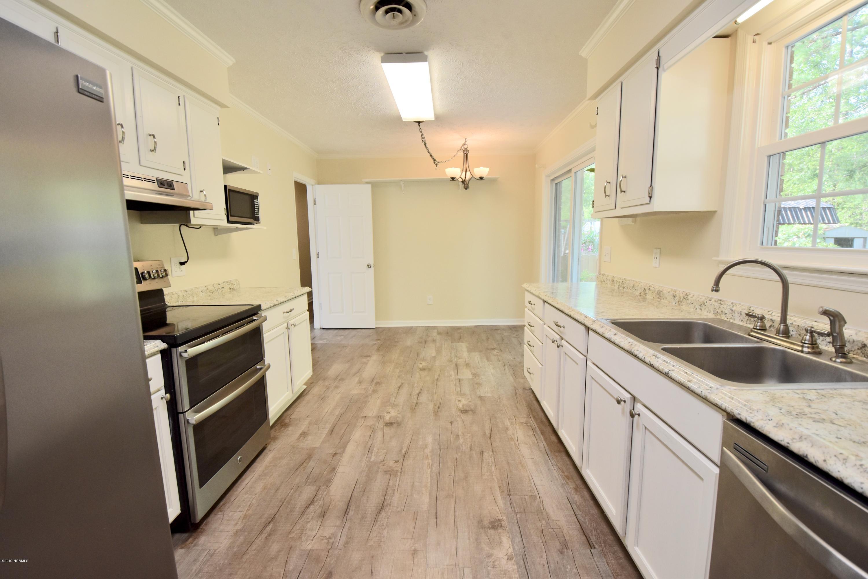 7 Logan Road Castle Hayne, NC 28429 - Photo 4 of 41 Eat in kitchen