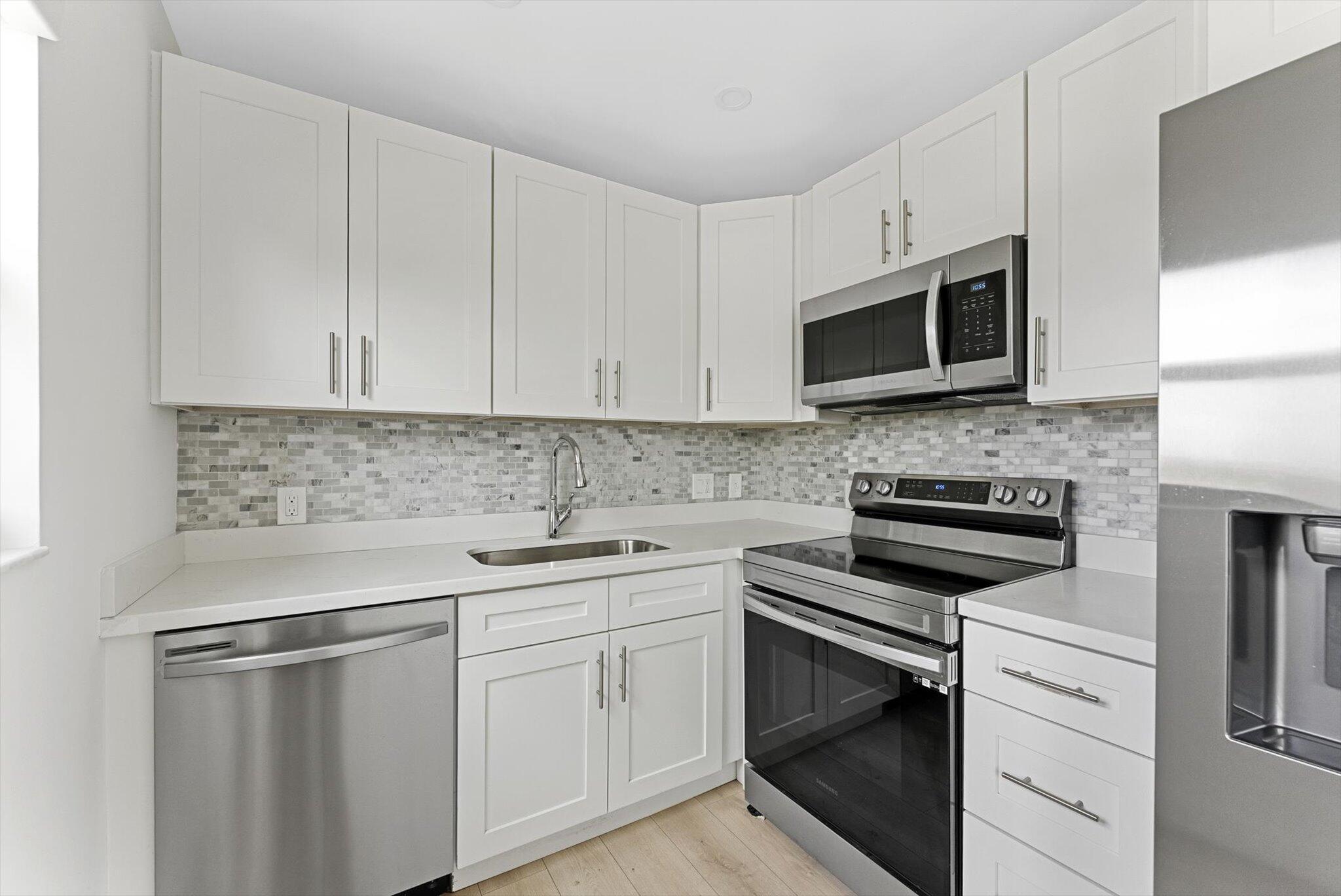 71 Fanshaw B Boca Raton, FL 33434 - Photo 6 of 16 09-9